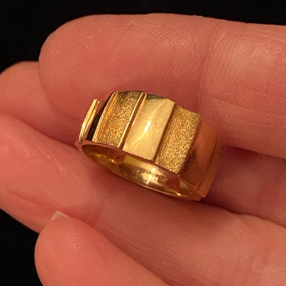 Source Unknown Jewelry - 18KT Solid Yellow Gold Modern Textured Wide Heavy Band Ring Sz 5.5